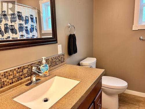 946 Redstone Drive, Rossland, BC - Indoor Photo Showing Bathroom