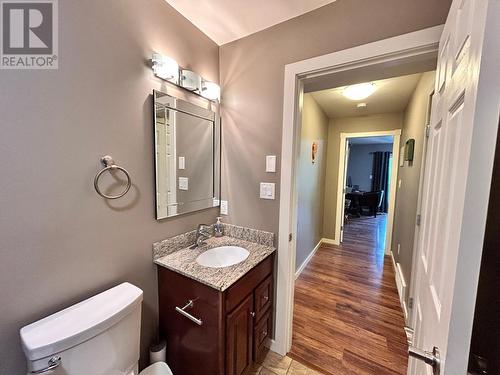 946 Redstone Drive, Rossland, BC - Indoor Photo Showing Bathroom