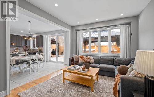 189 Douglas Kemp Crescent, Clarington (Bowmanville), ON - Indoor Photo Showing Living Room