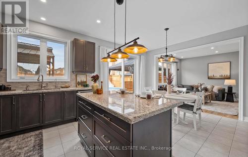 189 Douglas Kemp Crescent, Clarington (Bowmanville), ON - Indoor Photo Showing Kitchen