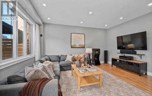 189 Douglas Kemp Crescent, Clarington (Bowmanville), ON - Indoor Photo Showing Living Room