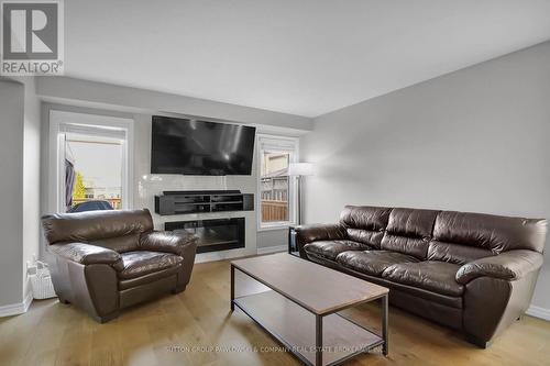 3341 Georgeheriot Lane, London, ON - Indoor Photo Showing Living Room