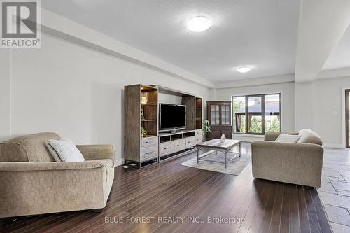 1776 Green Gables Road, London, ON - Indoor Photo Showing Living Room