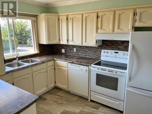 4046 Joyce Ave, Powell River, BC - Indoor Photo Showing Kitchen With Double Sink