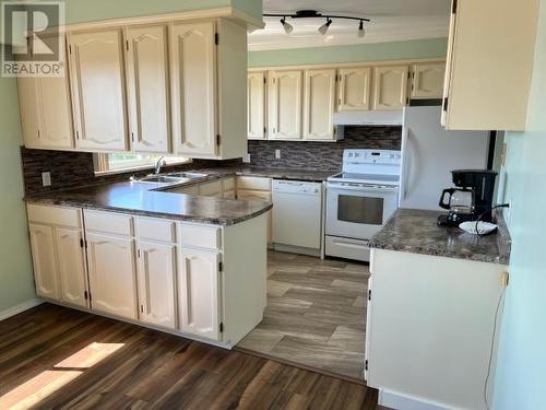 4046 Joyce Ave, Powell River, BC - Indoor Photo Showing Kitchen With Double Sink