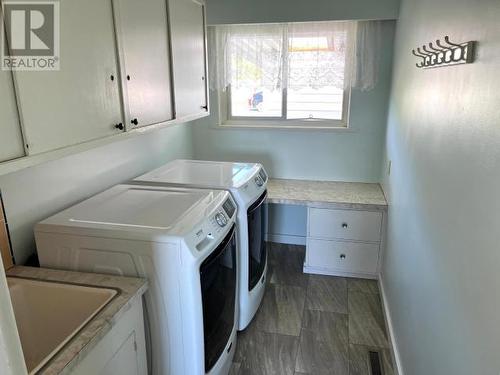 4046 Joyce Ave, Powell River, BC - Indoor Photo Showing Laundry Room