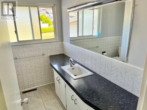 4046 Joyce Ave, Powell River, BC - Indoor Photo Showing Bathroom