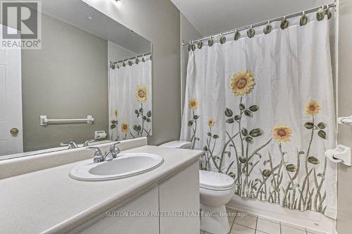 30 - 925 Lawson Road, London, ON - Indoor Photo Showing Bathroom