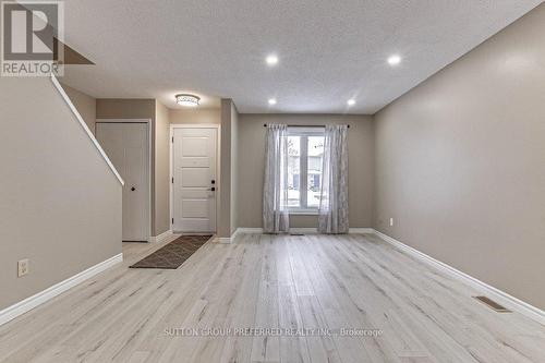 30 - 925 Lawson Road, London, ON - Indoor Photo Showing Other Room