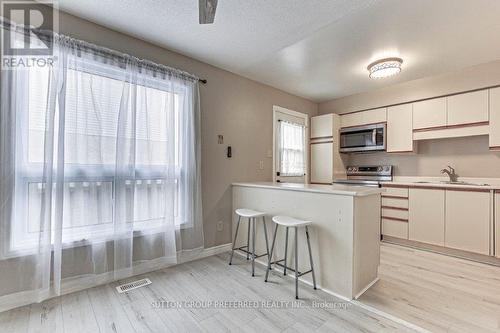 30 - 925 Lawson Road, London, ON - Indoor Photo Showing Kitchen