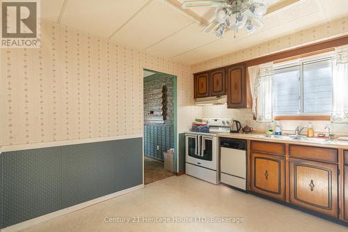 130 St Davids Rd Road, St. Catharines (460 - Burleigh Hill), ON - Indoor Photo Showing Kitchen With Double Sink