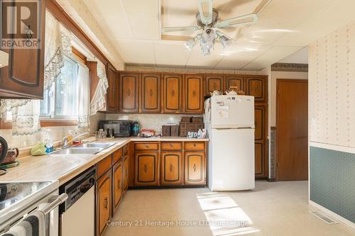 130 St Davids Rd Road, St. Catharines (460 - Burleigh Hill), ON - Indoor Photo Showing Kitchen With Double Sink