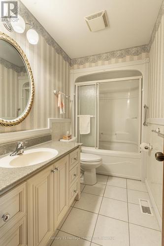 130 St Davids Rd Road, St. Catharines (460 - Burleigh Hill), ON - Indoor Photo Showing Bathroom