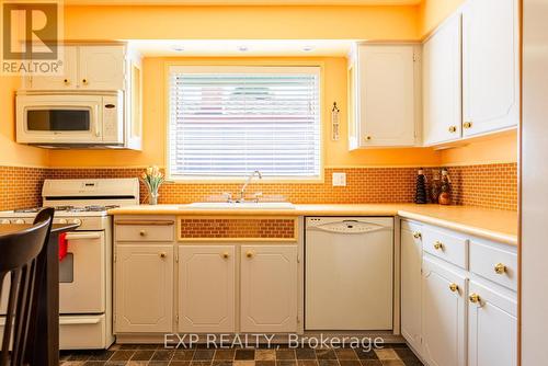 5043 University Avenue, Niagara Falls (212 - Morrison), ON - Indoor Photo Showing Kitchen