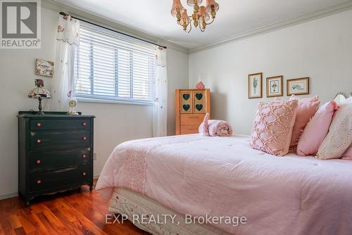 5043 University Avenue, Niagara Falls (212 - Morrison), ON - Indoor Photo Showing Bedroom