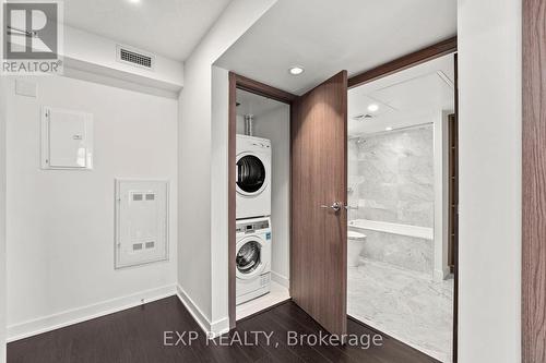 1115 - 19 Bathurst Street, Toronto, ON - Indoor Photo Showing Laundry Room