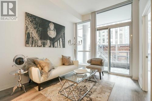 212 - 8 Mercer Street, Toronto, ON - Indoor Photo Showing Living Room