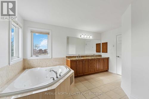 760 Lakebreeze Circle, Ottawa, ON - Indoor Photo Showing Bathroom