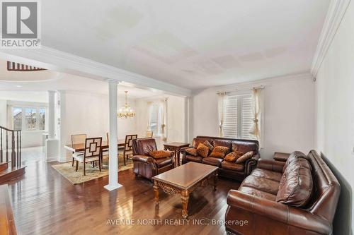 760 Lakebreeze Circle, Ottawa, ON - Indoor Photo Showing Living Room