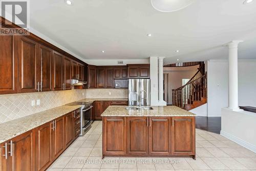 760 Lakebreeze Circle, Ottawa, ON - Indoor Photo Showing Kitchen With Double Sink