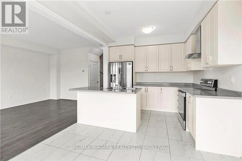 224 Esther Crescent, Thorold (562 - Hurricane/Merrittville), ON - Indoor Photo Showing Kitchen