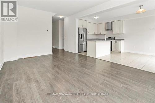 224 Esther Crescent, Thorold (562 - Hurricane/Merrittville), ON - Indoor Photo Showing Kitchen