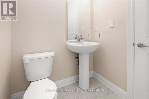 224 Esther Crescent, Thorold (562 - Hurricane/Merrittville), ON - Indoor Photo Showing Bathroom