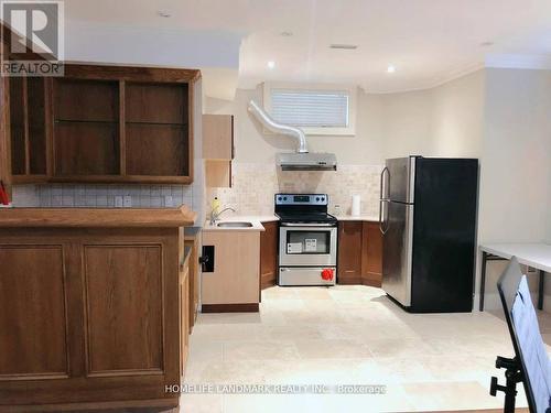 1 Clarkehaven Street, Vaughan, ON - Indoor Photo Showing Kitchen