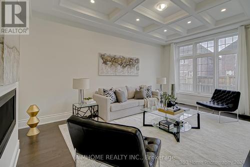 67 Menotti Drive, Richmond Hill, ON - Indoor Photo Showing Living Room