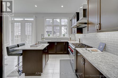 67 Menotti Drive, Richmond Hill, ON - Indoor Photo Showing Kitchen With Upgraded Kitchen