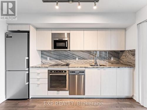 2927 - 5 Mabelle Avenue, Toronto, ON - Indoor Photo Showing Kitchen