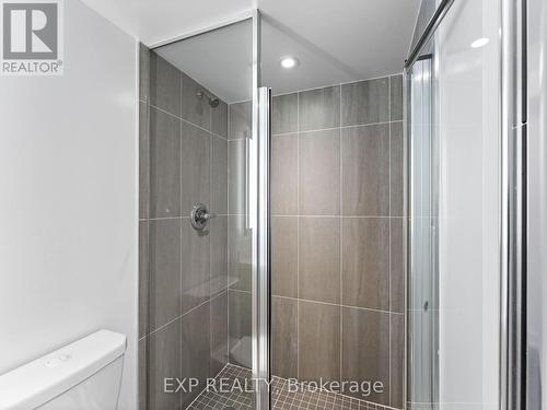 2927 - 5 Mabelle Avenue, Toronto, ON - Indoor Photo Showing Bathroom