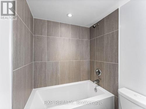 2927 - 5 Mabelle Avenue, Toronto, ON - Indoor Photo Showing Bathroom