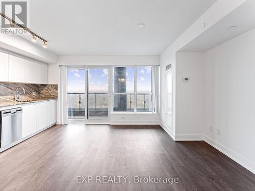 2927 - 5 Mabelle Avenue, Toronto, ON - Indoor Photo Showing Kitchen