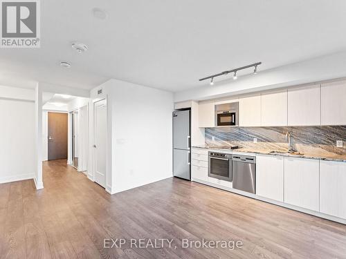 2927 - 5 Mabelle Avenue, Toronto, ON - Indoor Photo Showing Kitchen