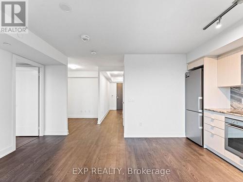 2927 - 5 Mabelle Avenue, Toronto, ON - Indoor Photo Showing Kitchen