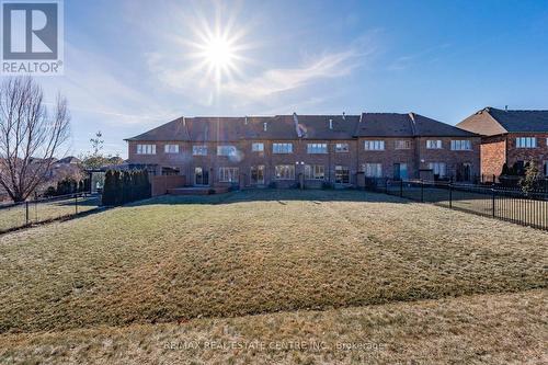 2453 Village Common, Oakville, ON - Outdoor