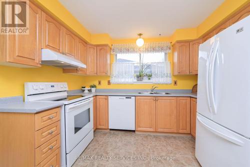 47 Durham Crescent, Brampton, ON - Indoor Photo Showing Kitchen With Double Sink