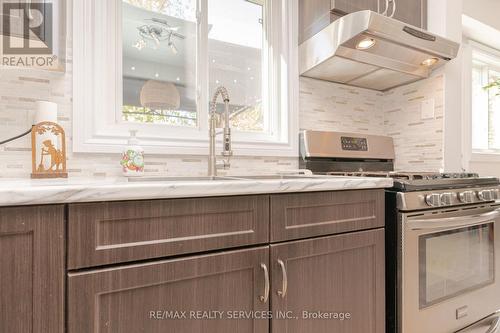 26 Candlewood Court, Brampton, ON - Indoor Photo Showing Kitchen