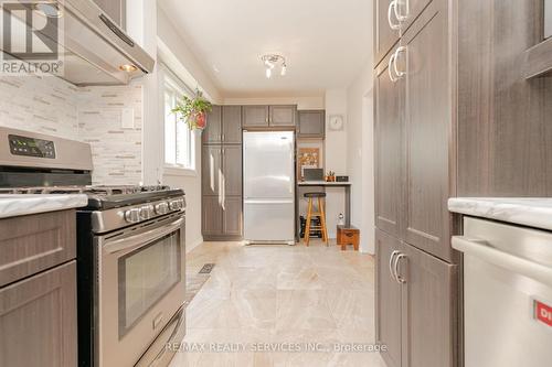 26 Candlewood Court, Brampton, ON - Indoor Photo Showing Kitchen