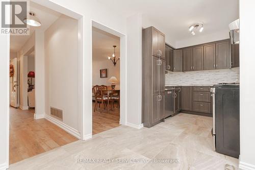 26 Candlewood Court, Brampton, ON - Indoor