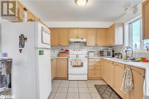 1 Farmstead Crescent, Barrie, ON - Indoor Photo Showing Kitchen With Double Sink