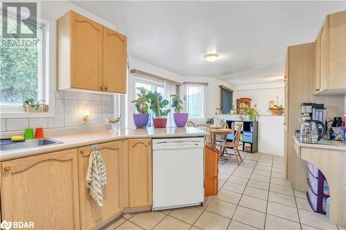 1 Farmstead Crescent, Barrie, ON - Indoor Photo Showing Kitchen