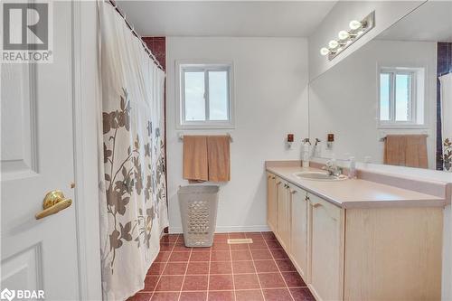 1 Farmstead Crescent, Barrie, ON - Indoor Photo Showing Bathroom