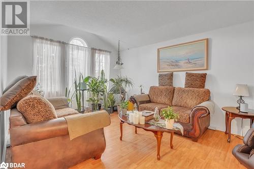 1 Farmstead Crescent, Barrie, ON - Indoor Photo Showing Living Room