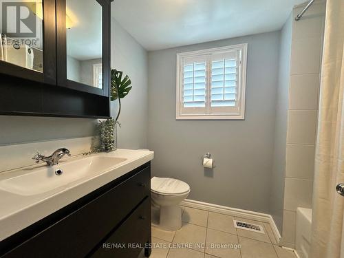 5673 Glenholme Avenue, Niagara Falls, ON - Indoor Photo Showing Bathroom