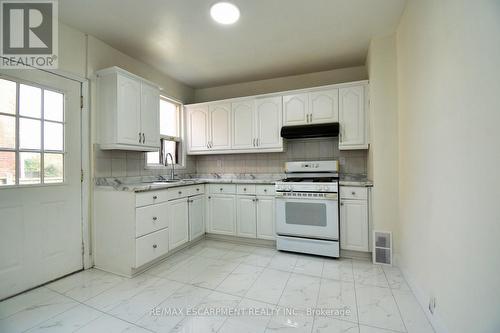 64 Crooks Street, Hamilton, ON - Indoor Photo Showing Kitchen