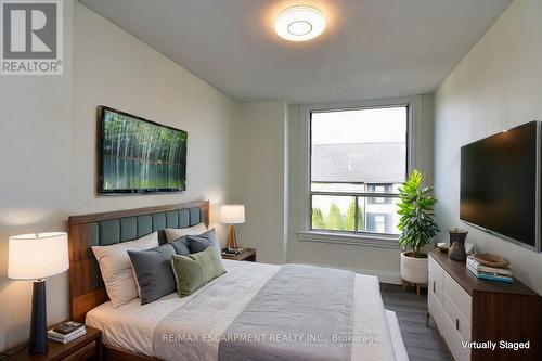 64 Crooks Street, Hamilton, ON - Indoor Photo Showing Bedroom