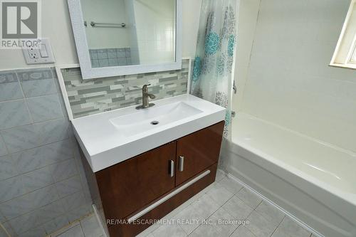 64 Crooks Street, Hamilton, ON - Indoor Photo Showing Bathroom