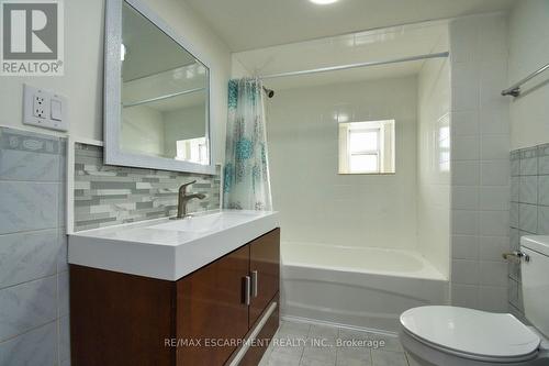 64 Crooks Street, Hamilton, ON - Indoor Photo Showing Bathroom